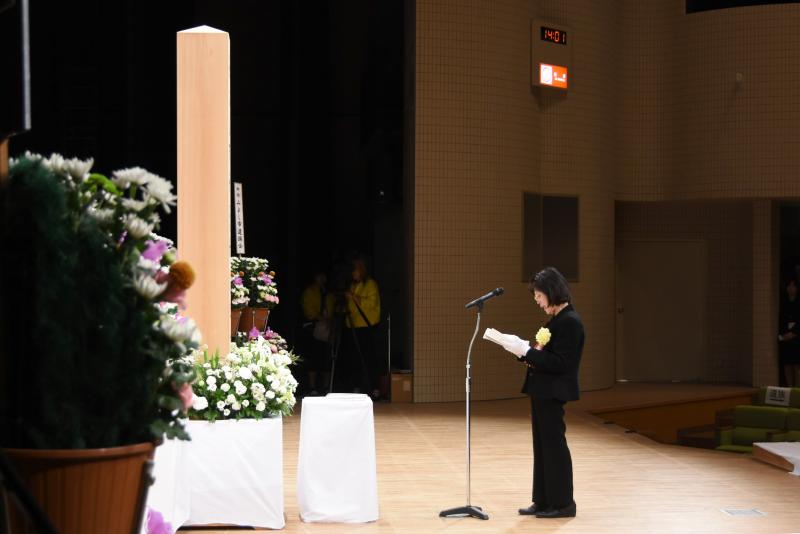 松浦さんが追悼の辞を述べます