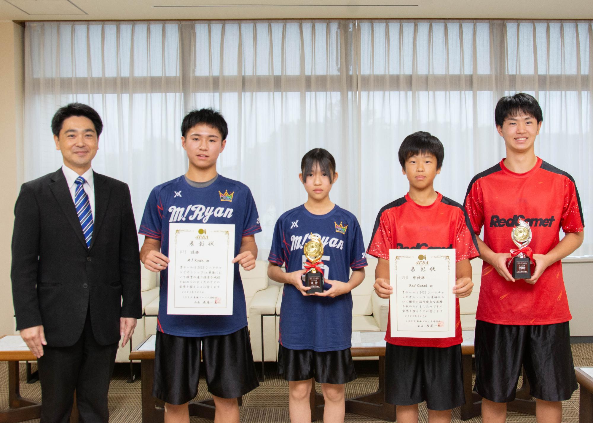 小山市長と選手たち