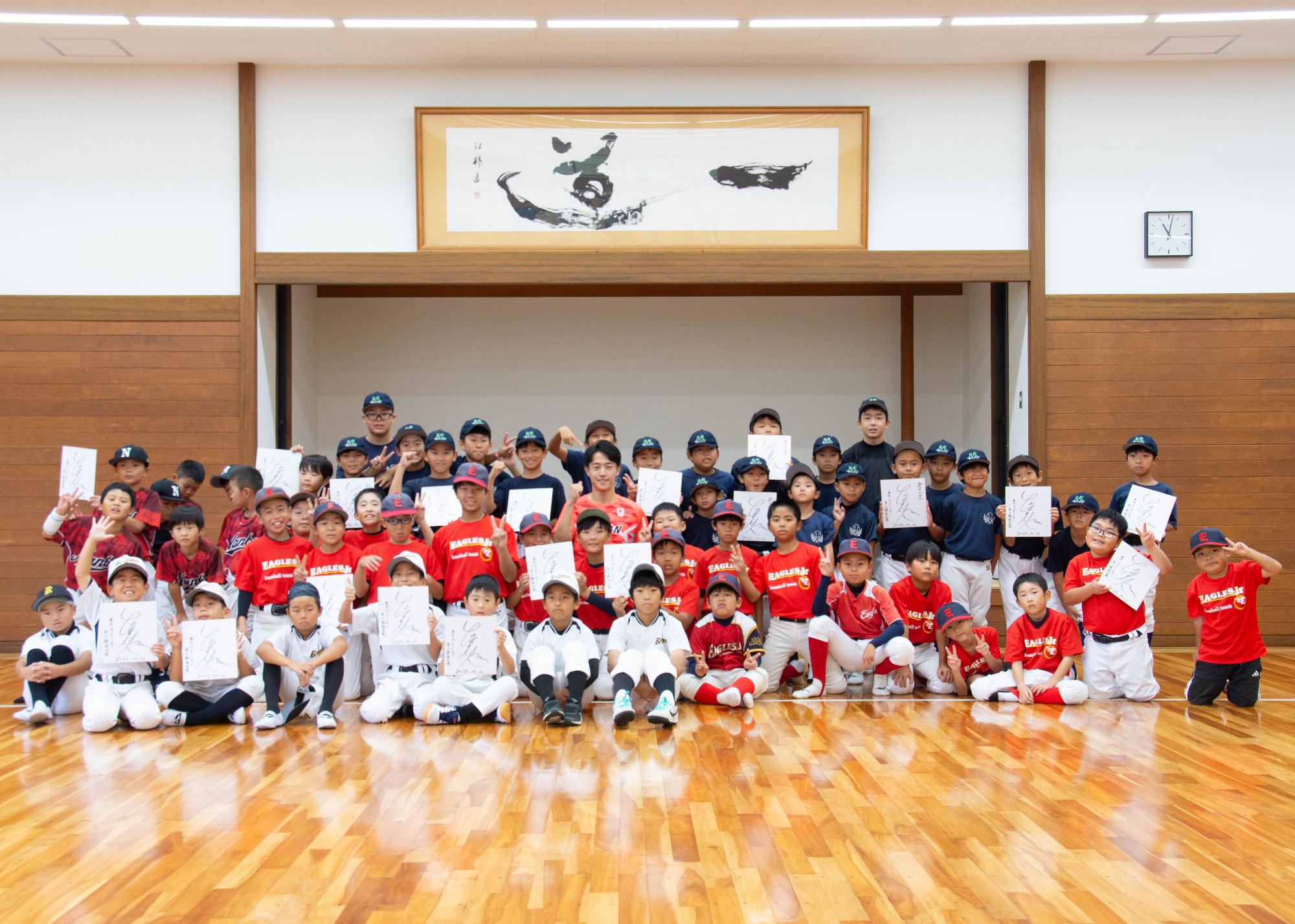 川端選手と参加者の集合写真
