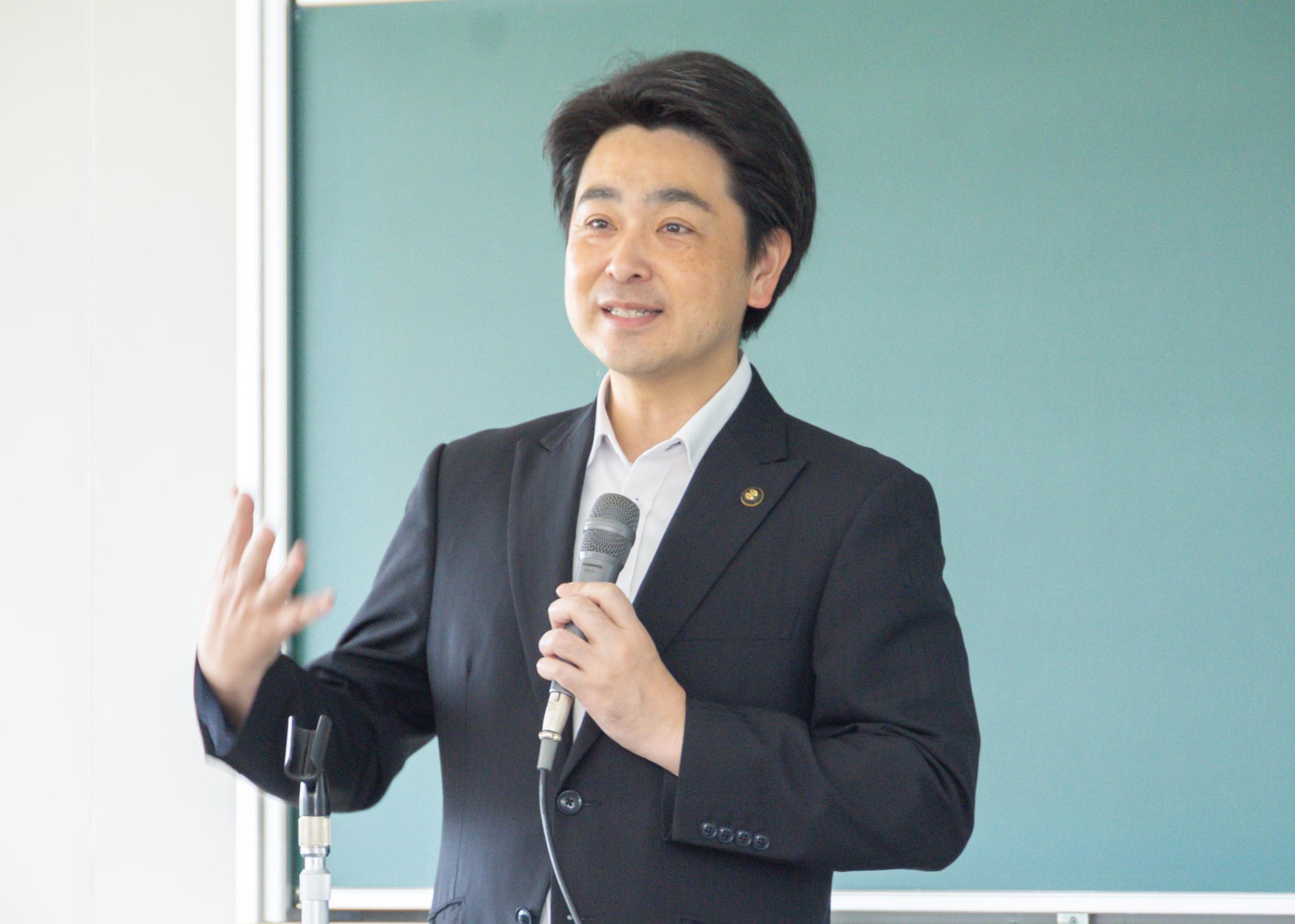 小山市長による特別講演の様子2