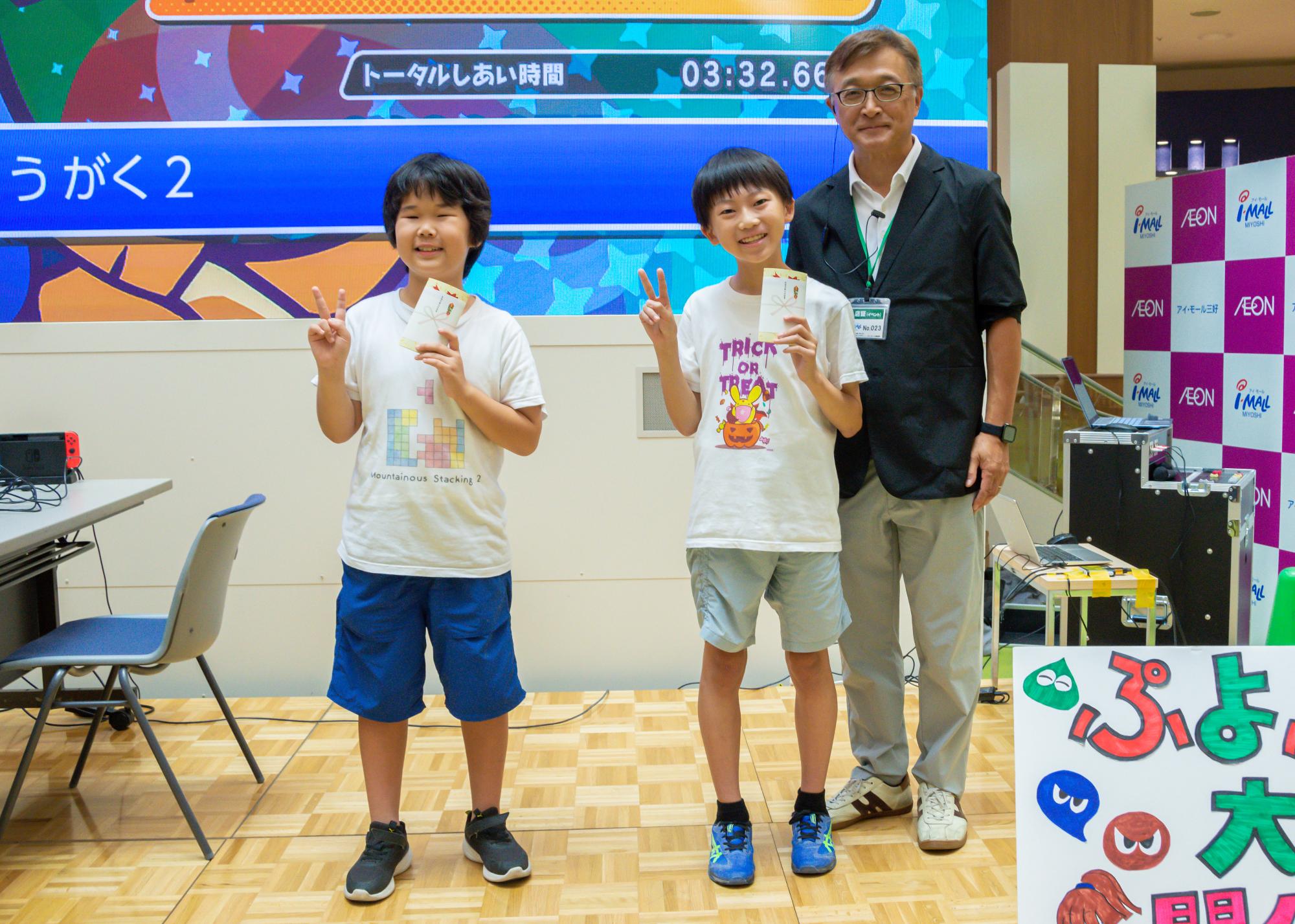 経験者部門で優勝(右)・準優勝(左)した2人
