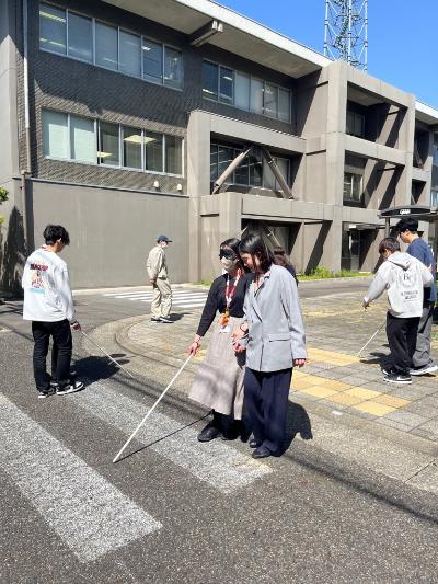 白杖体験のようす