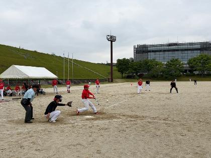 第49回地域対抗ソフトボール大会の試合の写真