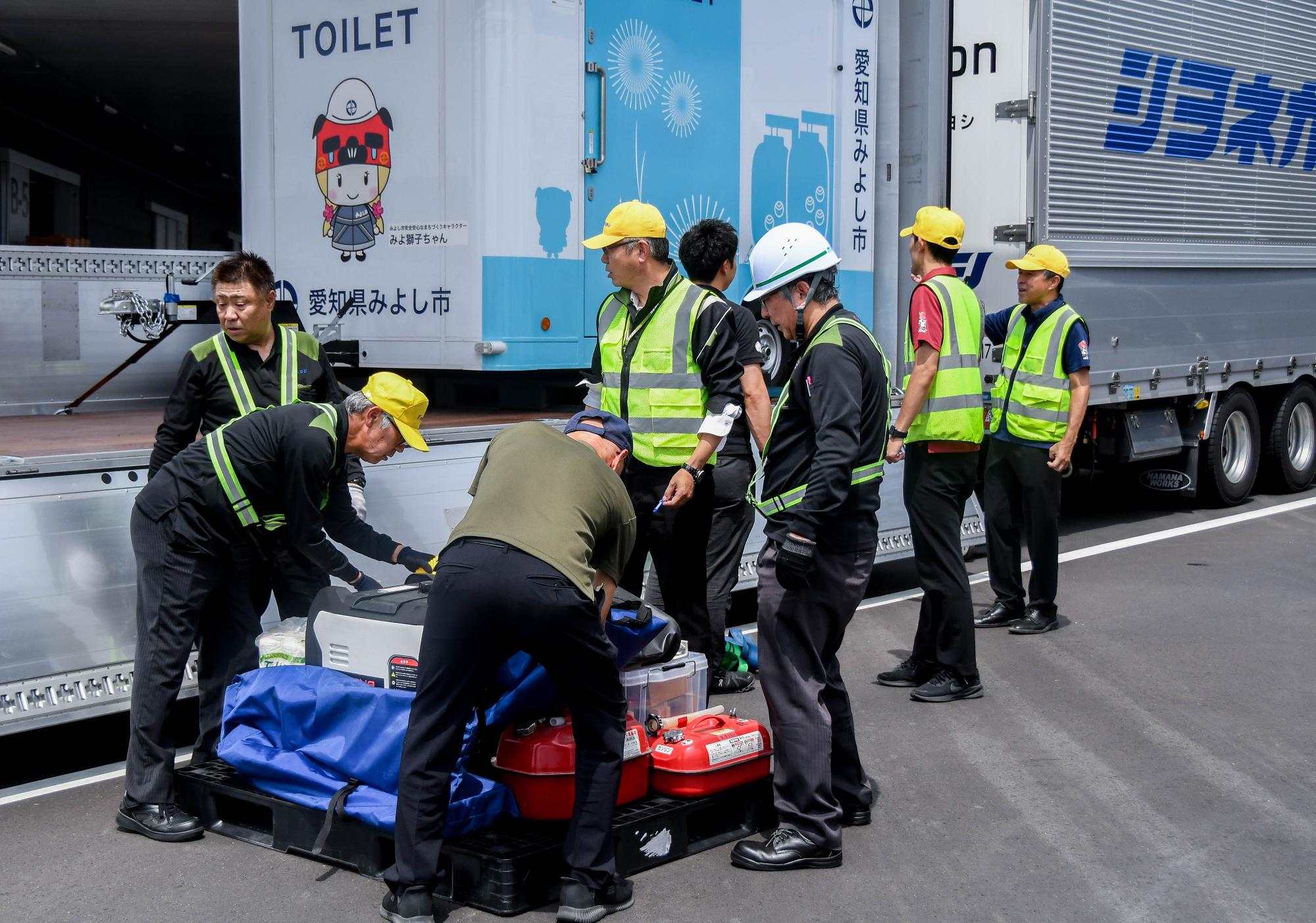 トイレトレーラーに必要な備品も積載