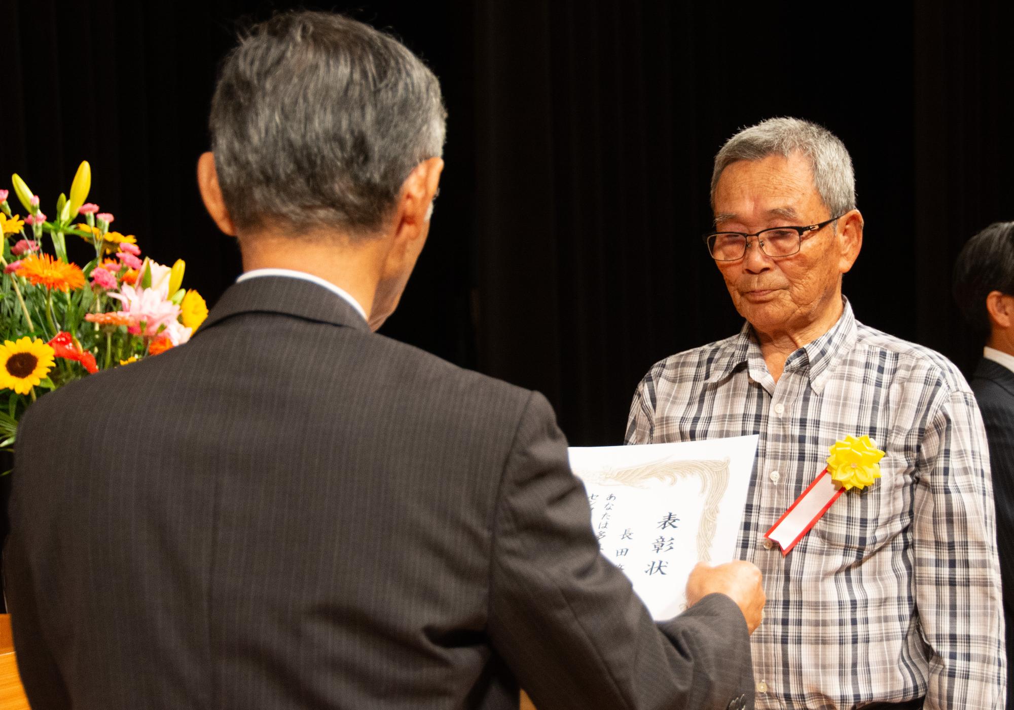 会長表彰を受ける、長田さん