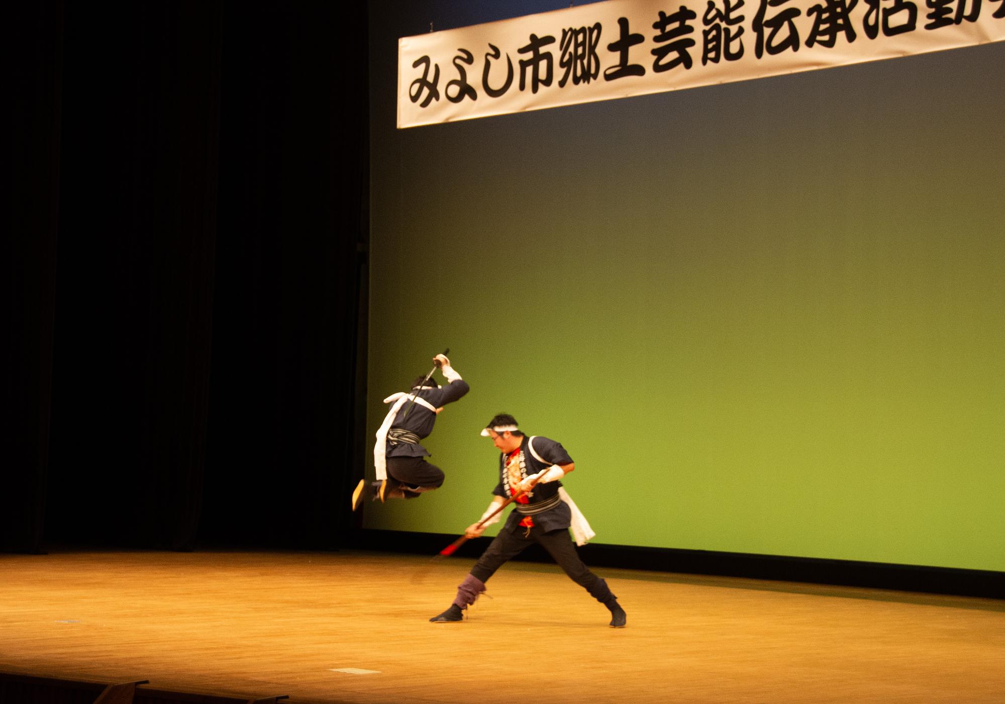 迫力ある棒の手