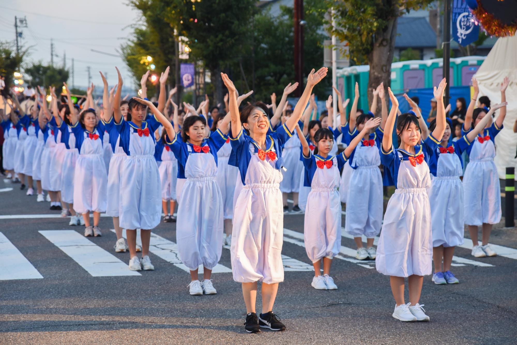 踊りの様子