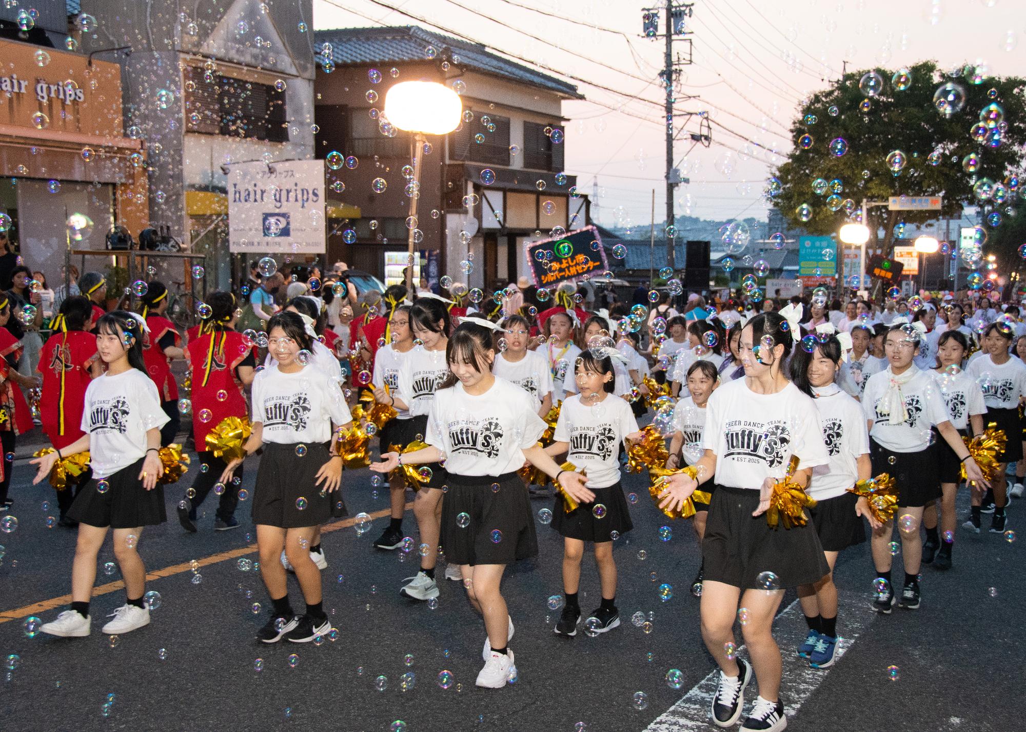 踊りとシャボン玉