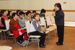 写真：久保田さんは自身が取り組んでいるボランティア活動などについて話しました。