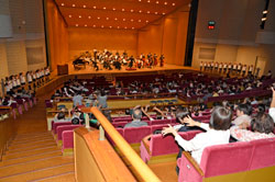 愛知教育大学管弦楽団の演奏で手話を実践