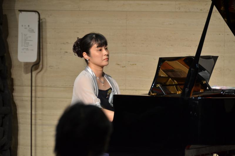 夏目佳子さんのピアノ演奏