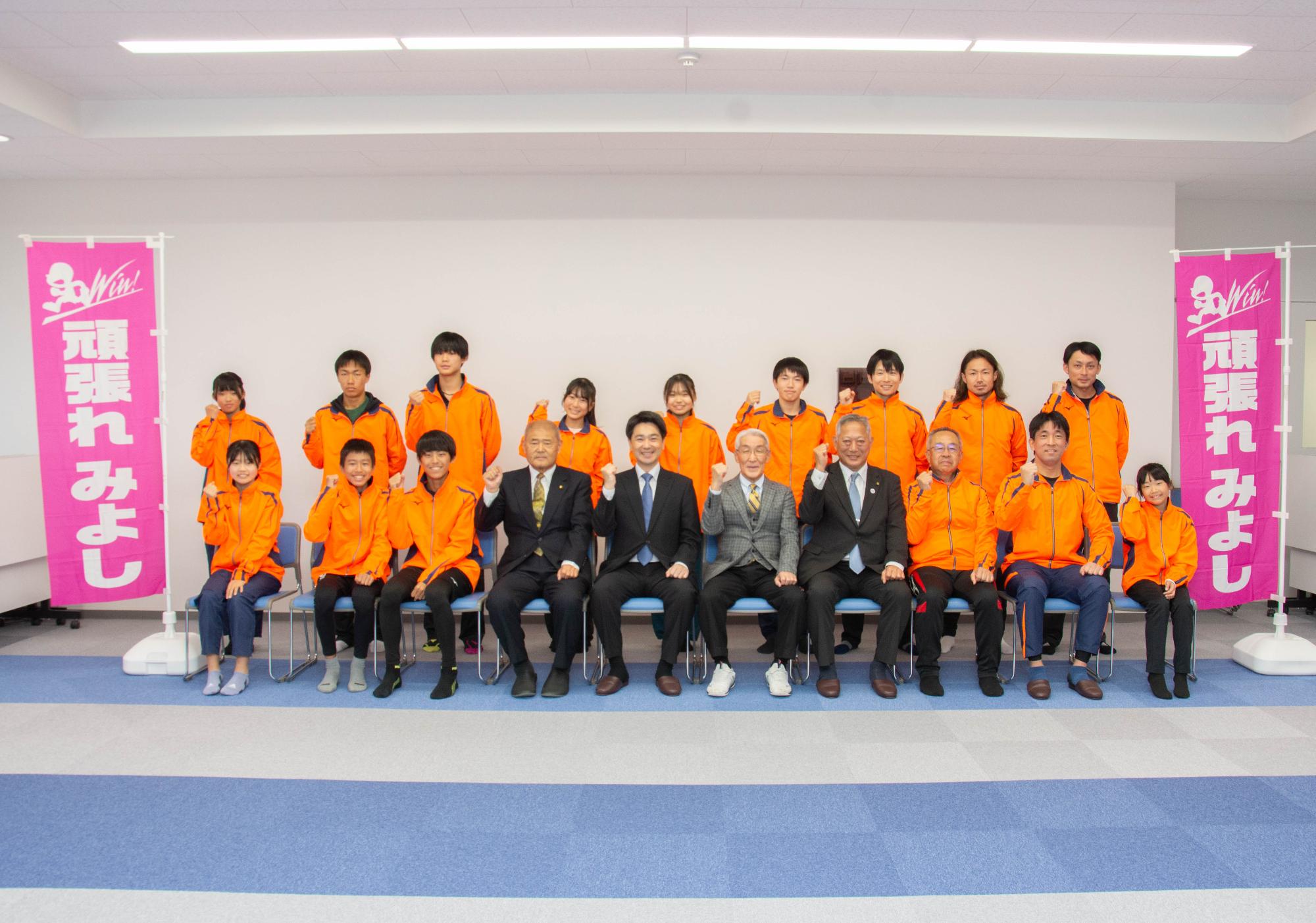 代表選手たちの集合写真