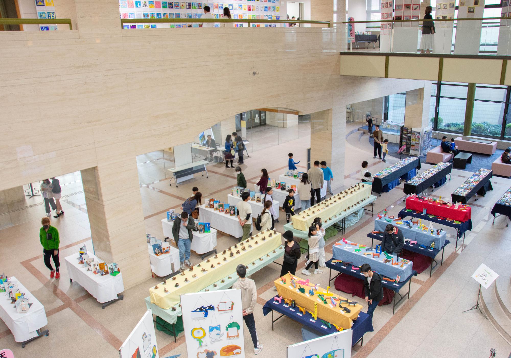 にぎわう会場の様子