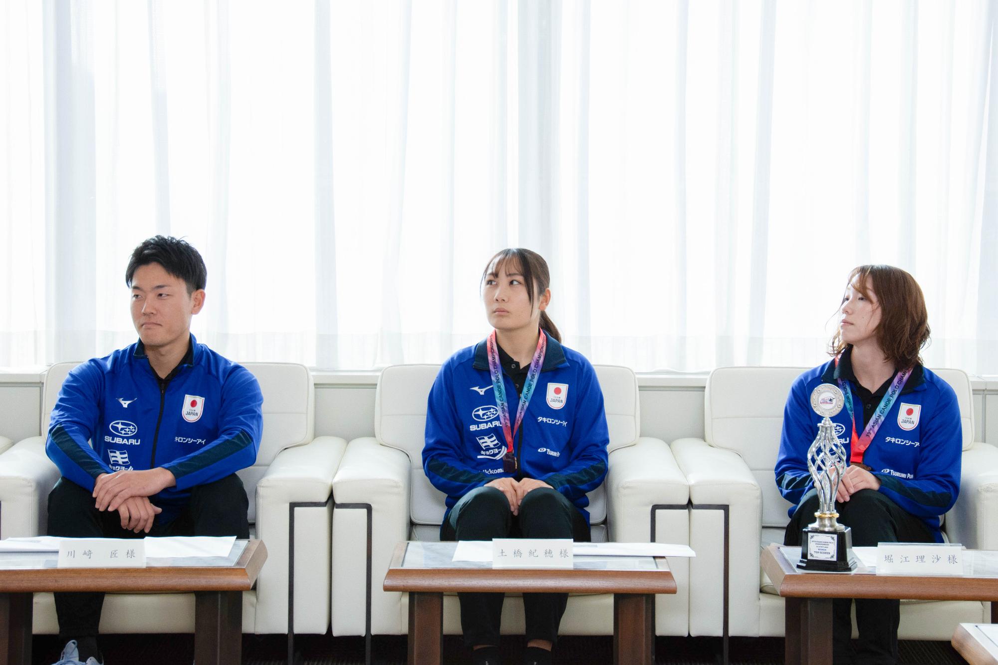 歓談する選手たち