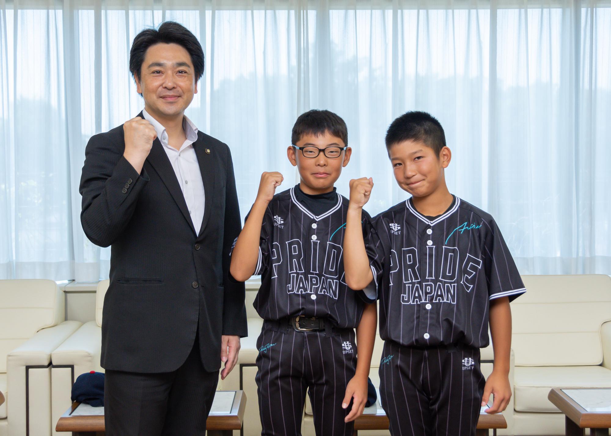 小山市長と服部さん、木下さん