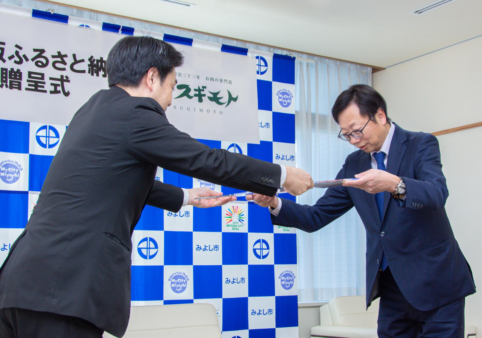 表彰状の贈呈の様子