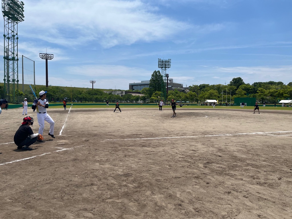野球場での試合の様子