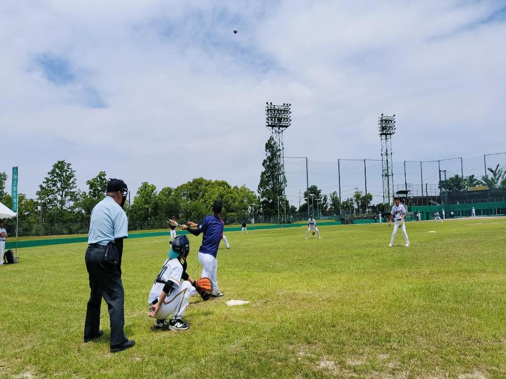 野球場での試合の様子