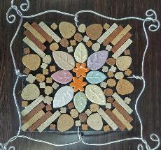 タイルを並べて心をこめて母の日のプレゼントを作ろう