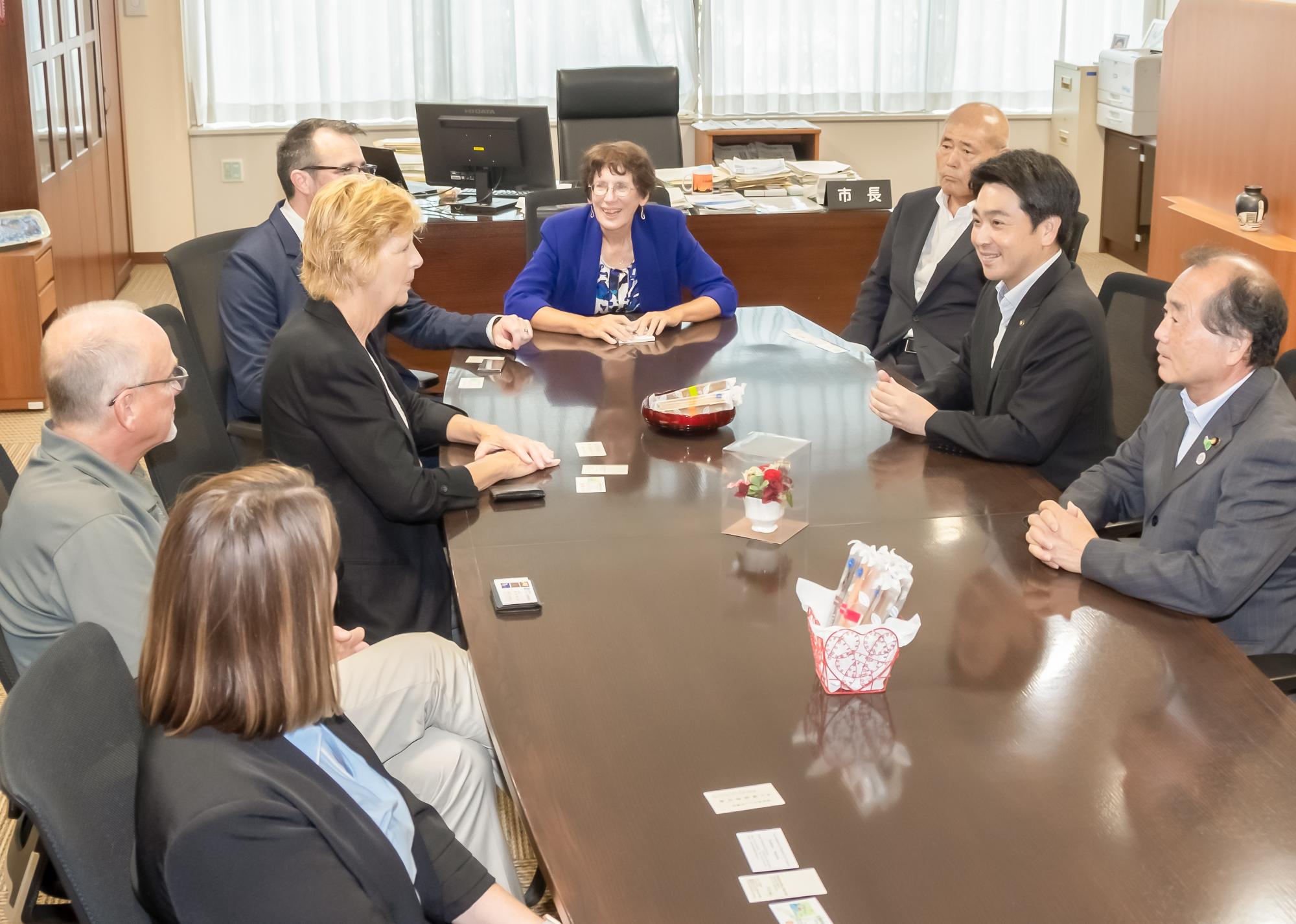 コロンバス市長らと懇談