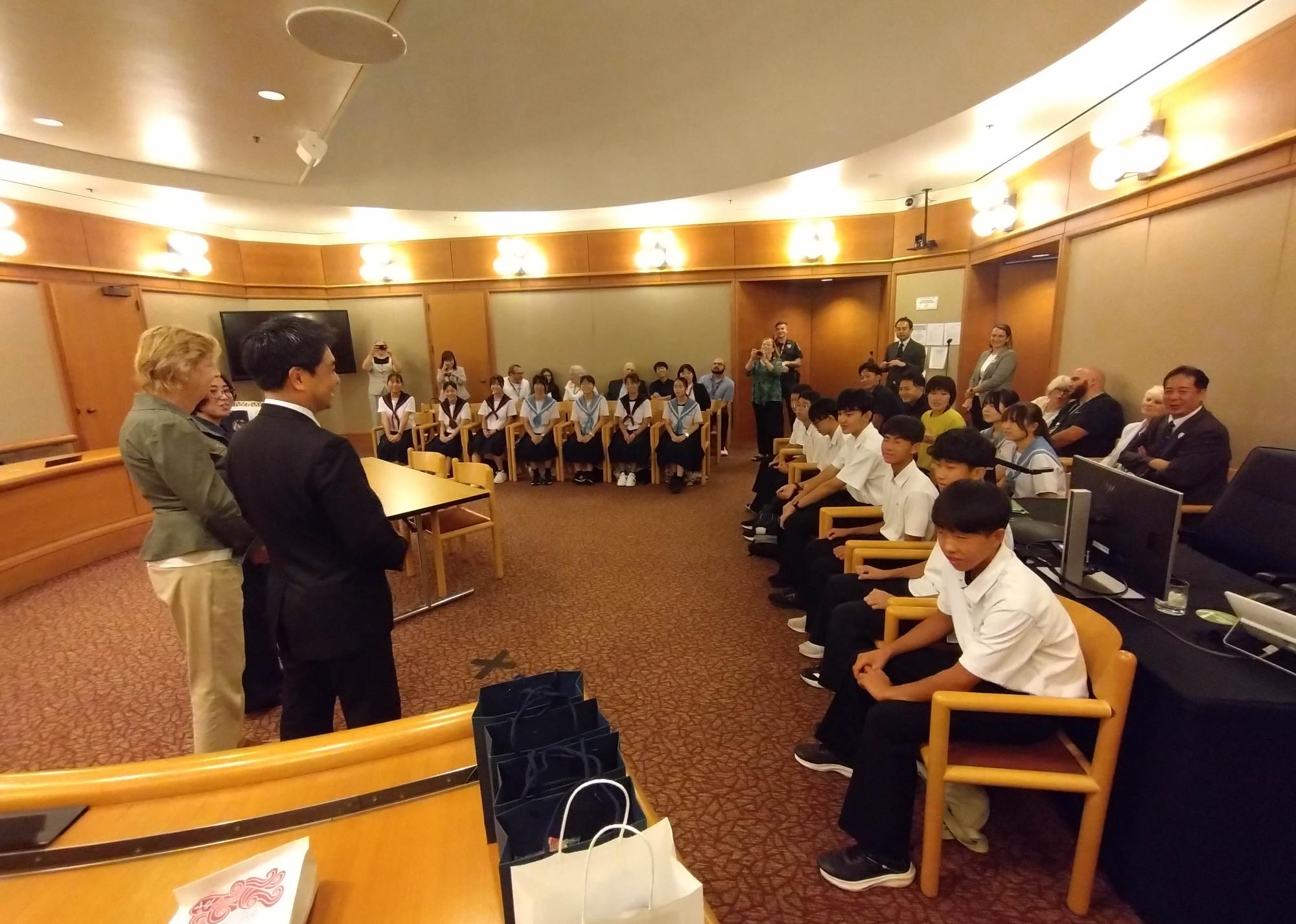 友好都市中学生派遣団の市内4中学校の生徒の皆さん