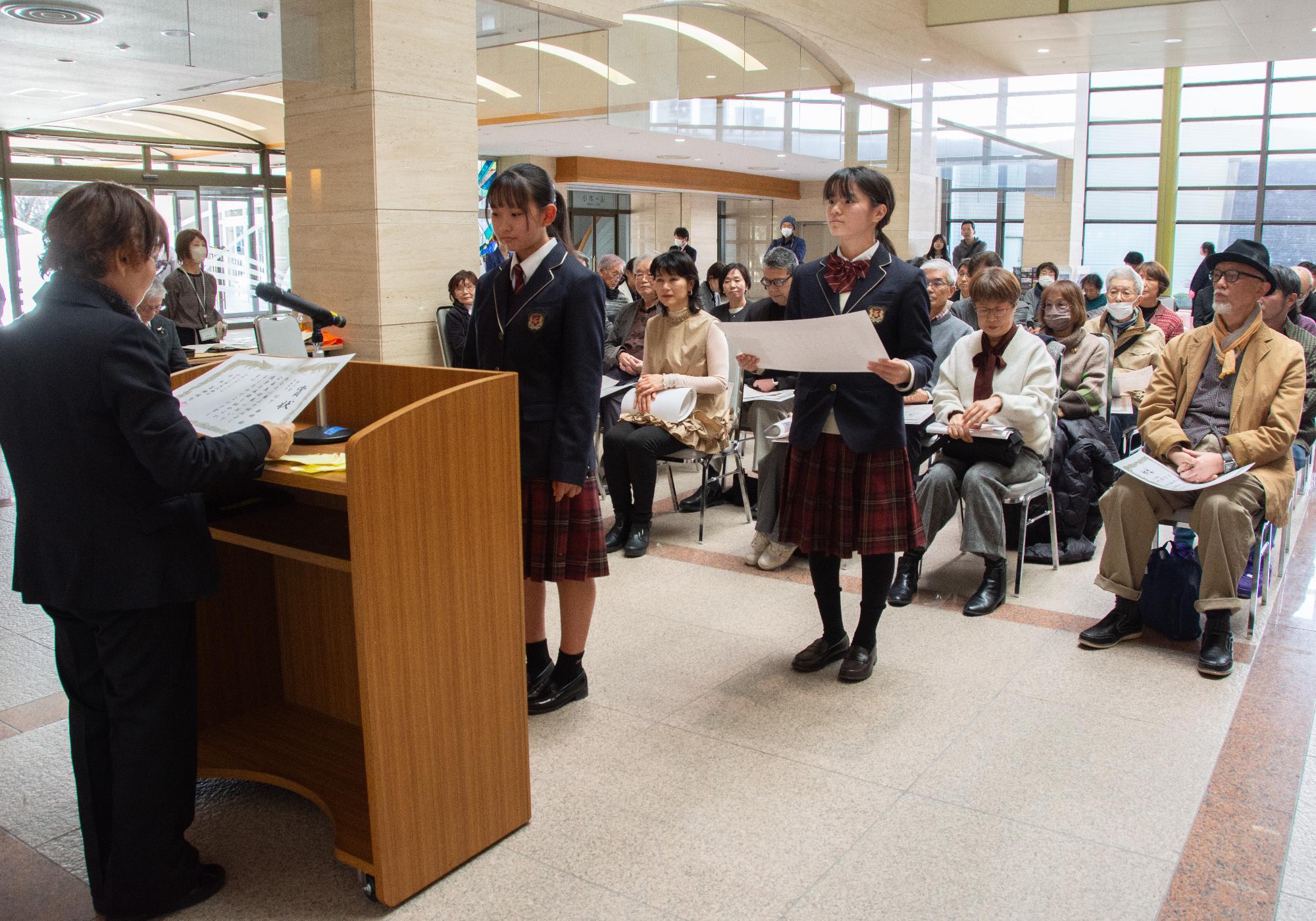 新人賞を受賞する皆さん