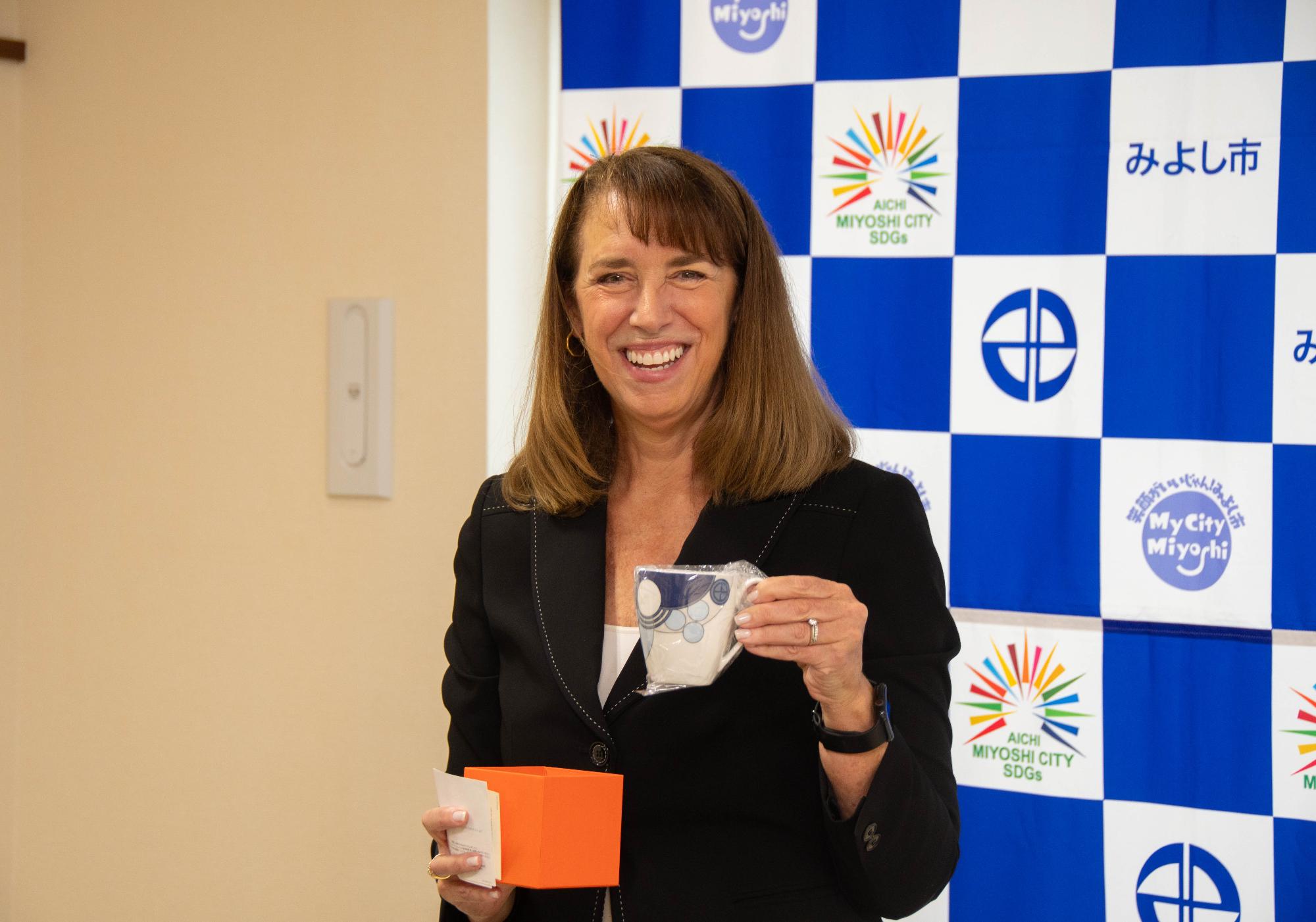 記念品贈呈の様子