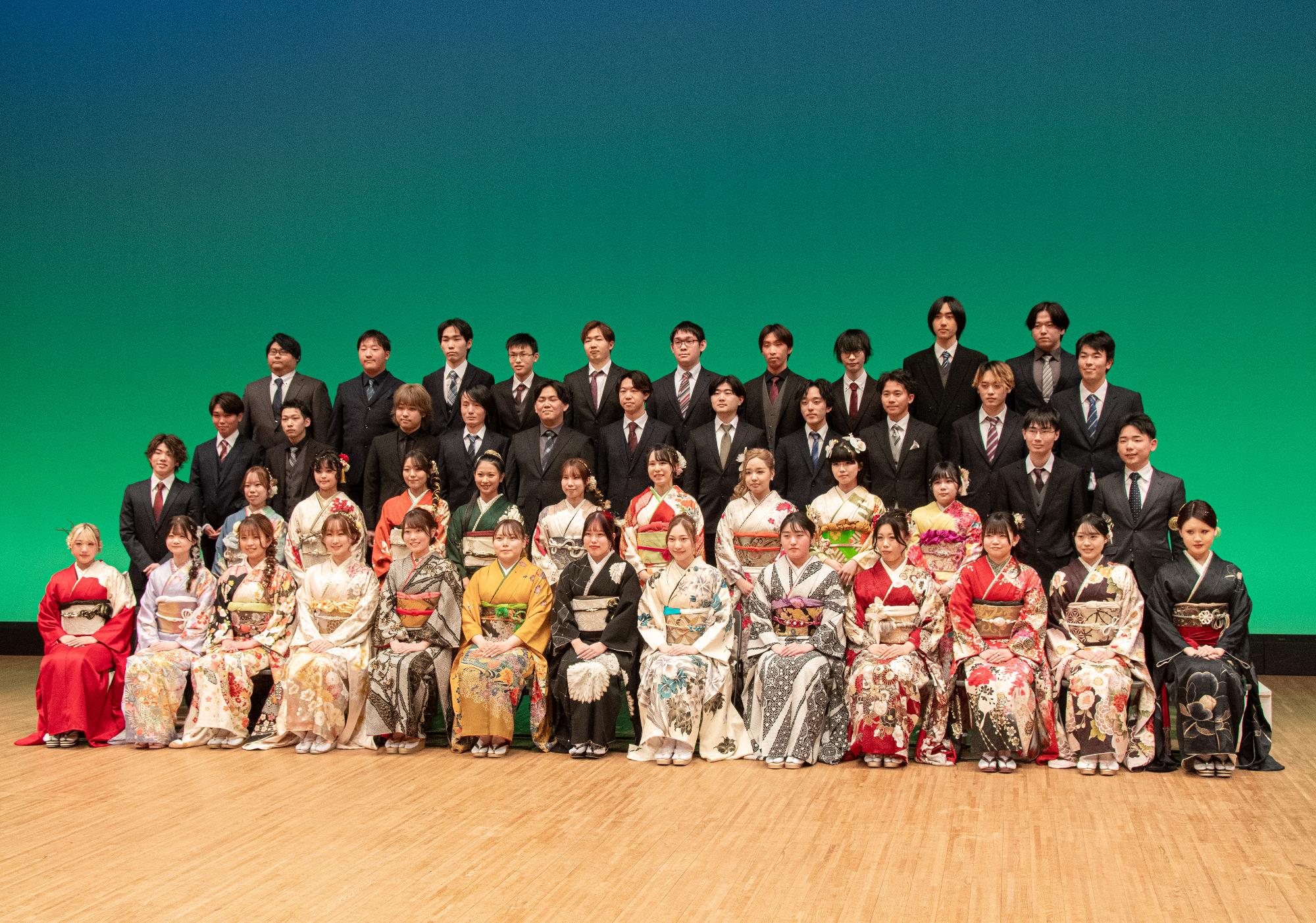 式典後の記念撮影の様子